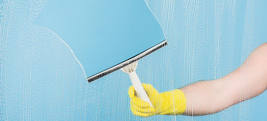 Cleaning windows: Tips for a streak-free view