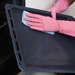 How to Clean Oven Trays