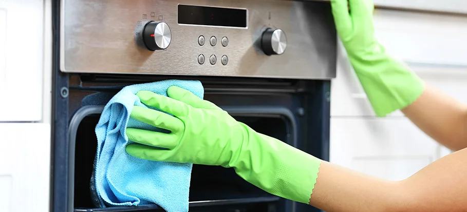 https://blog.fantasticservices.com/wp-content/uploads/2019/11/cleaning-oven.jpg.webp