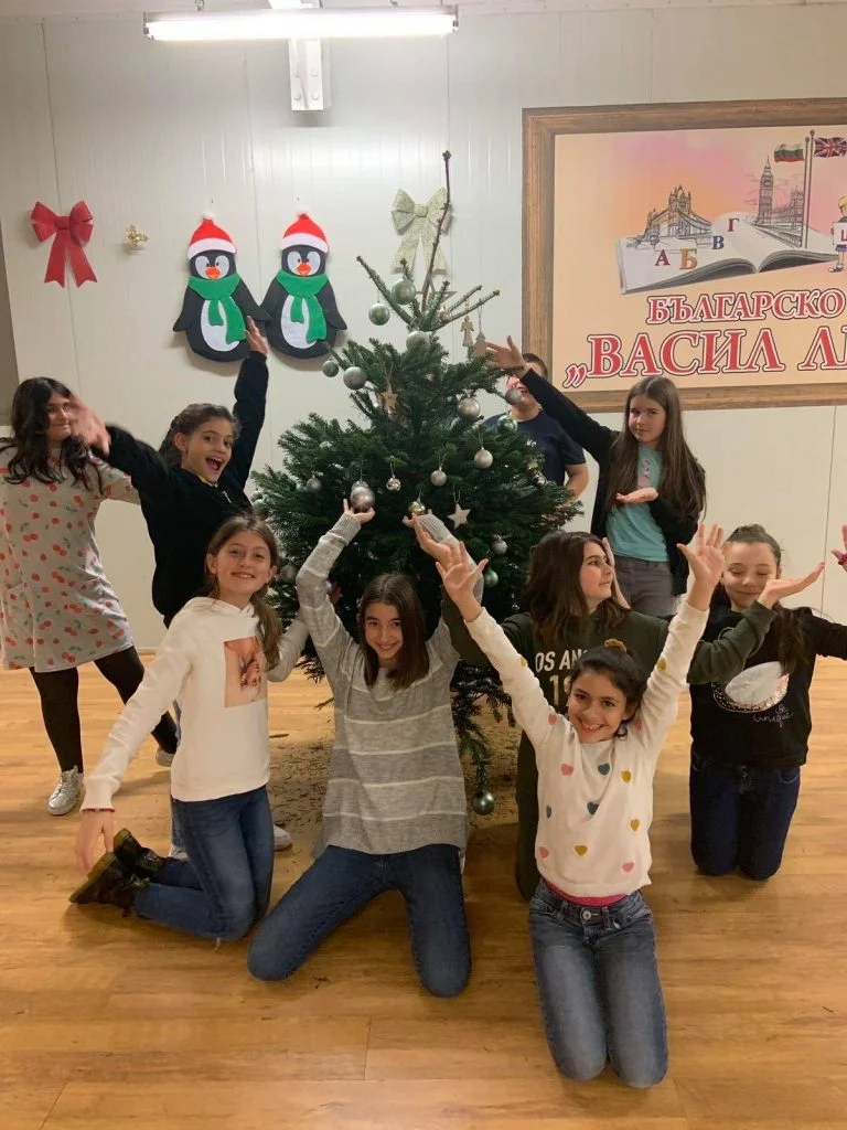 kids around Christmas tree