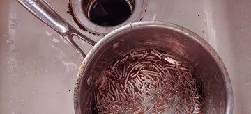 clean burnt saucepans