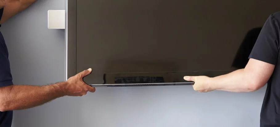 cum se montează un televizor pe perete fără știfturi