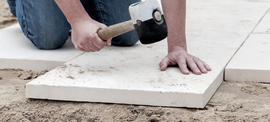 Laying Paving Slabs On Soil How To Guide - How To Level Ground For Patio Slabs